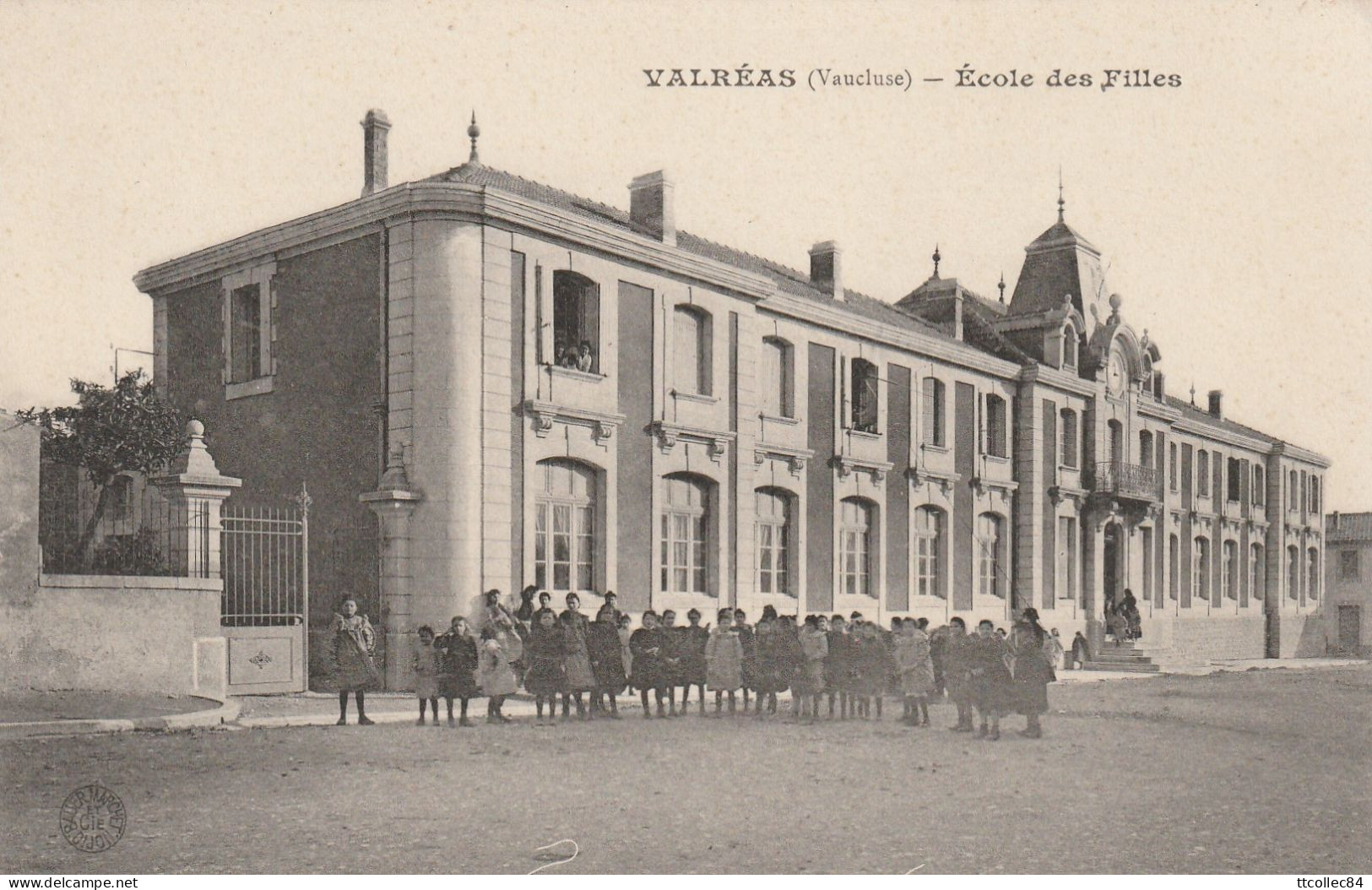CPA-84-VALREAS-Ecole Des Filles-Animée - Valreas