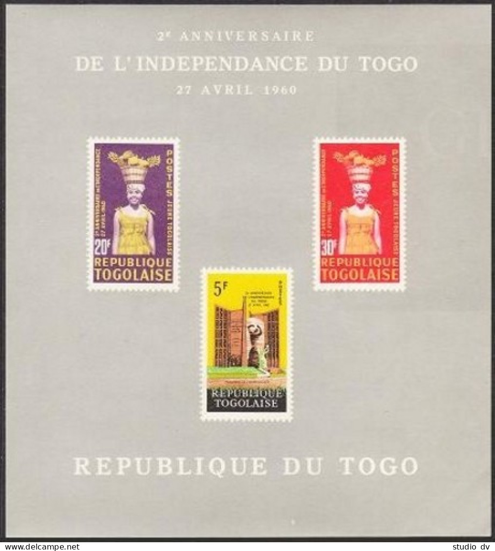 Togo 427a Sheet,MNH.Mi Bl.8. Independence 2nd Ann. 1962. Monument. Woman-basket. - Togo (1960-...)