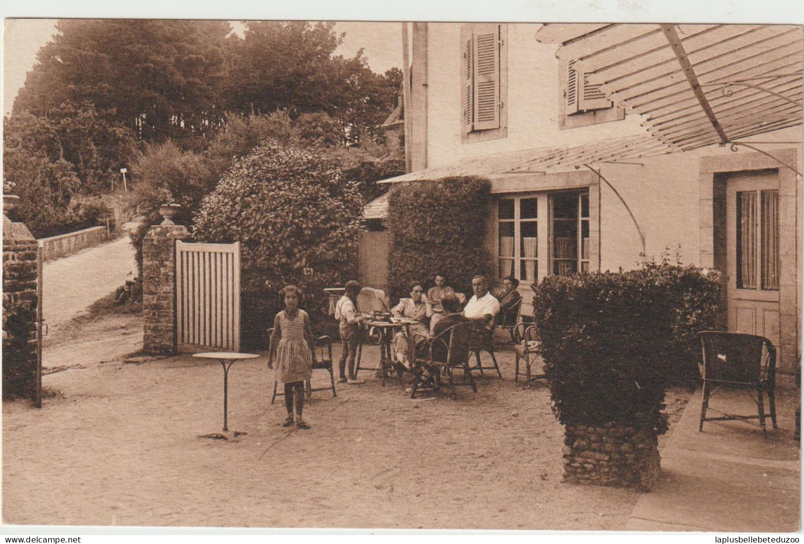 CPA - 29 - FOUESNANT - Plage Du CAP COZ - La Terrasse De L'Hôtel BELLEVUE - Belle Animation - - Fouesnant