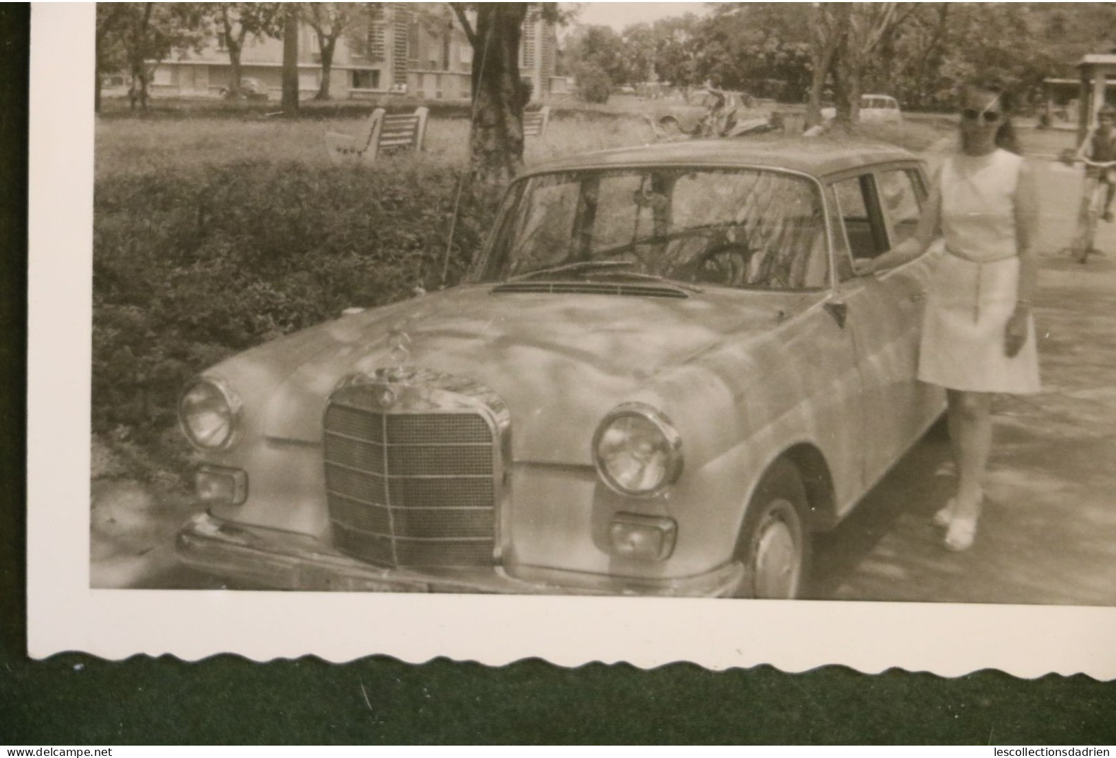 Photo Voiture Mercedes Années 60  Avec Jeune Femme 10,5 X 7,5 Cm - Cars