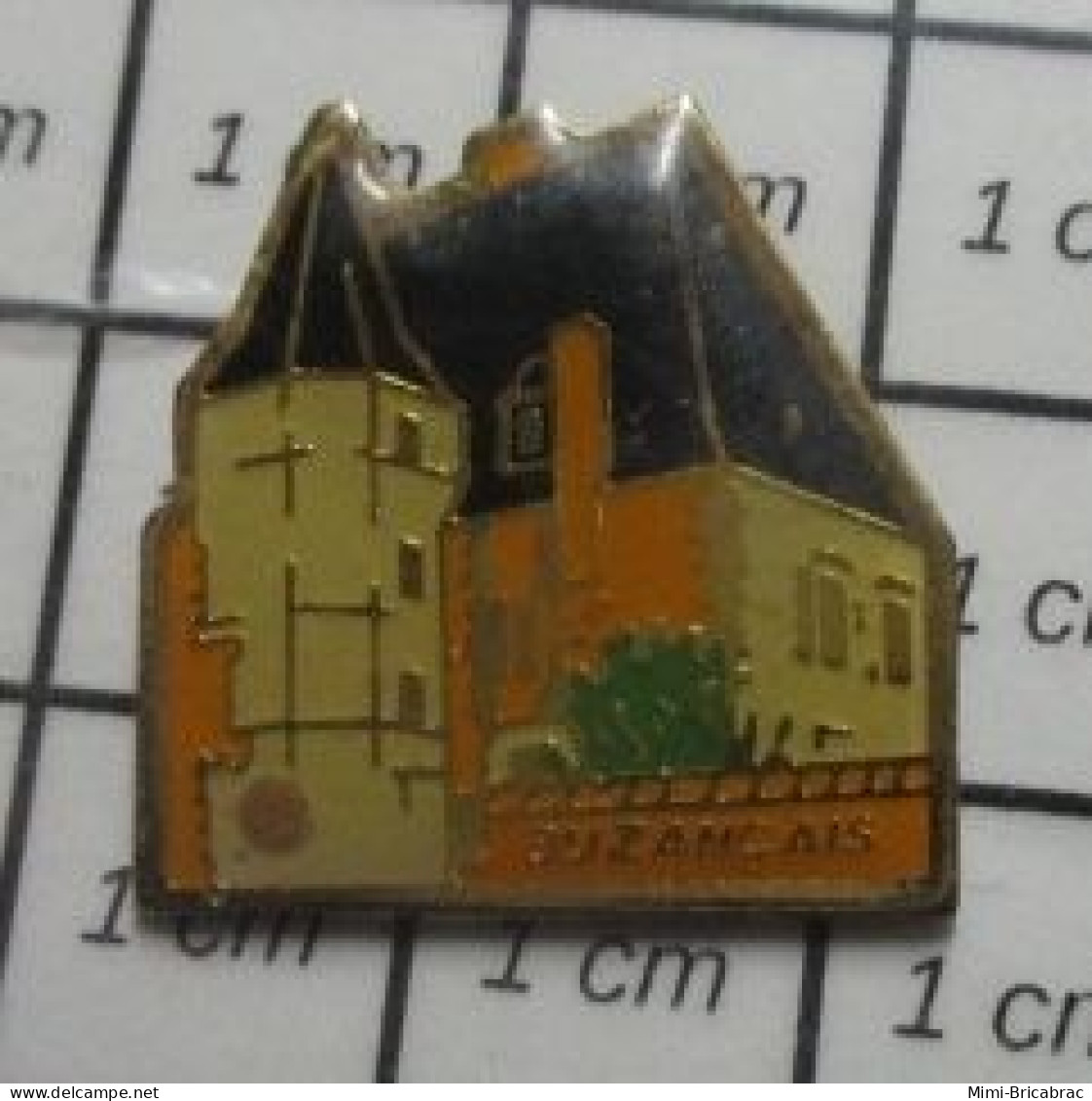 811B Pin's Pins / Beau Et Rare / VILLeS / CHATEAU DE BUZANCAIS INDRE - Villes