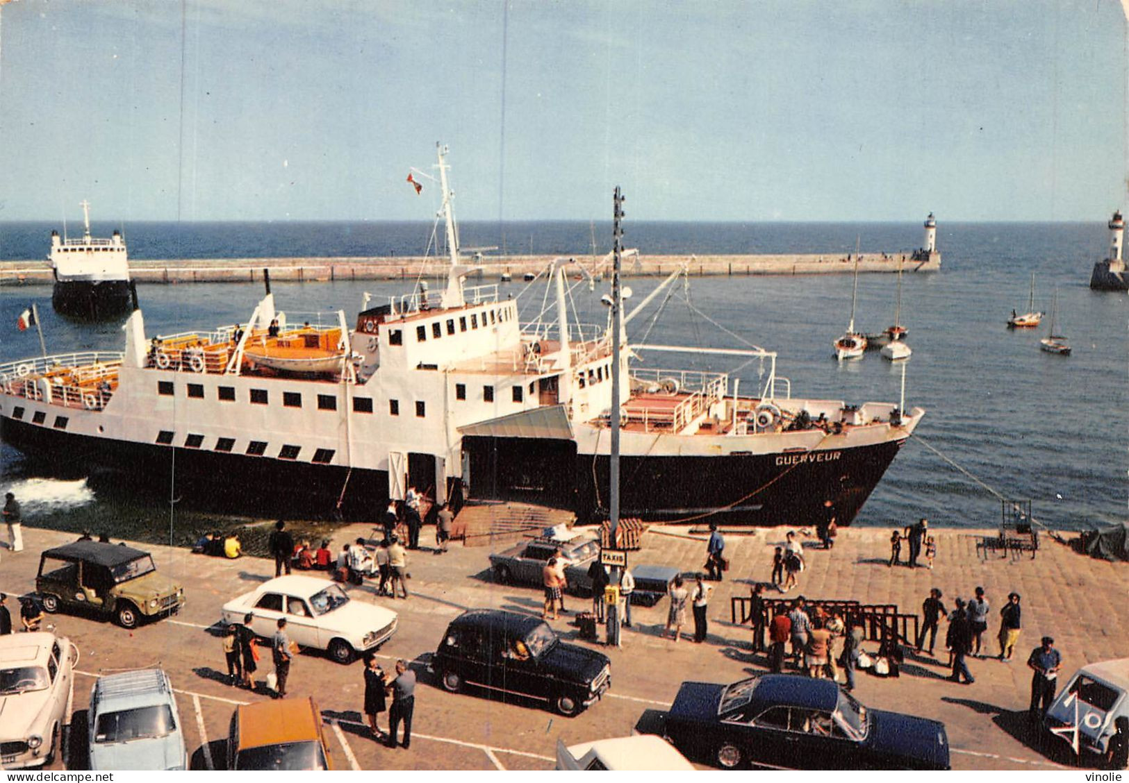 P-24-Mi-Is-2597 : LE PALAIS BELLE-ILE-EN-MER. LE BATEAU LE GUERVEUR - Palais