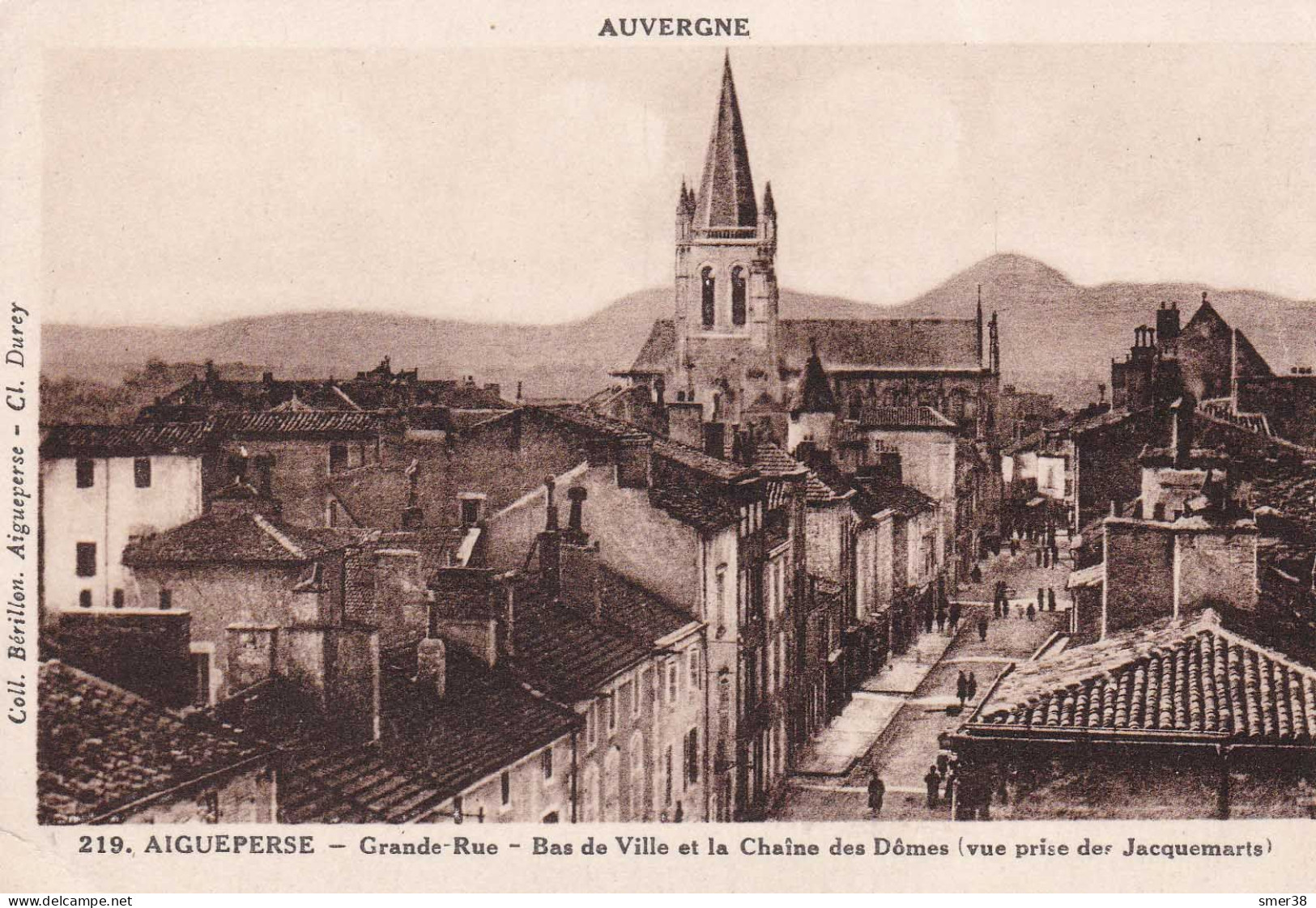 63 - Aigueperse - Grande Rue - Bas De Ville Et La Chaine Des Domes - Aigueperse