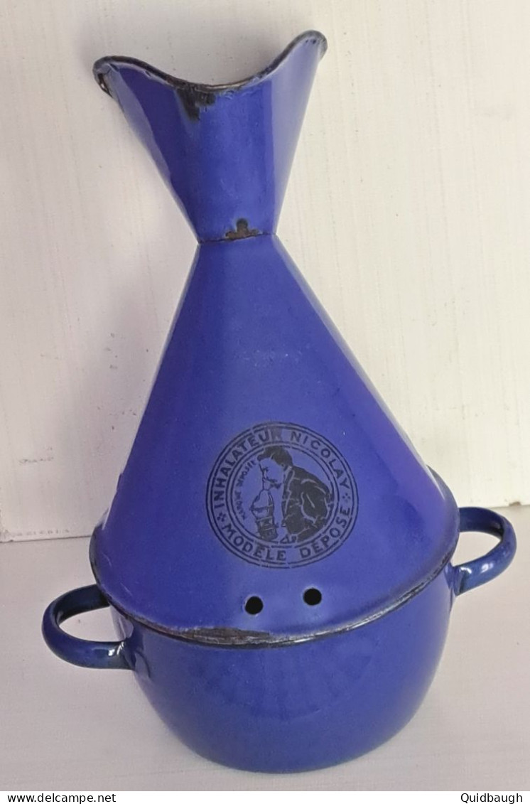 Très ancien inhalateur émaillé bleu