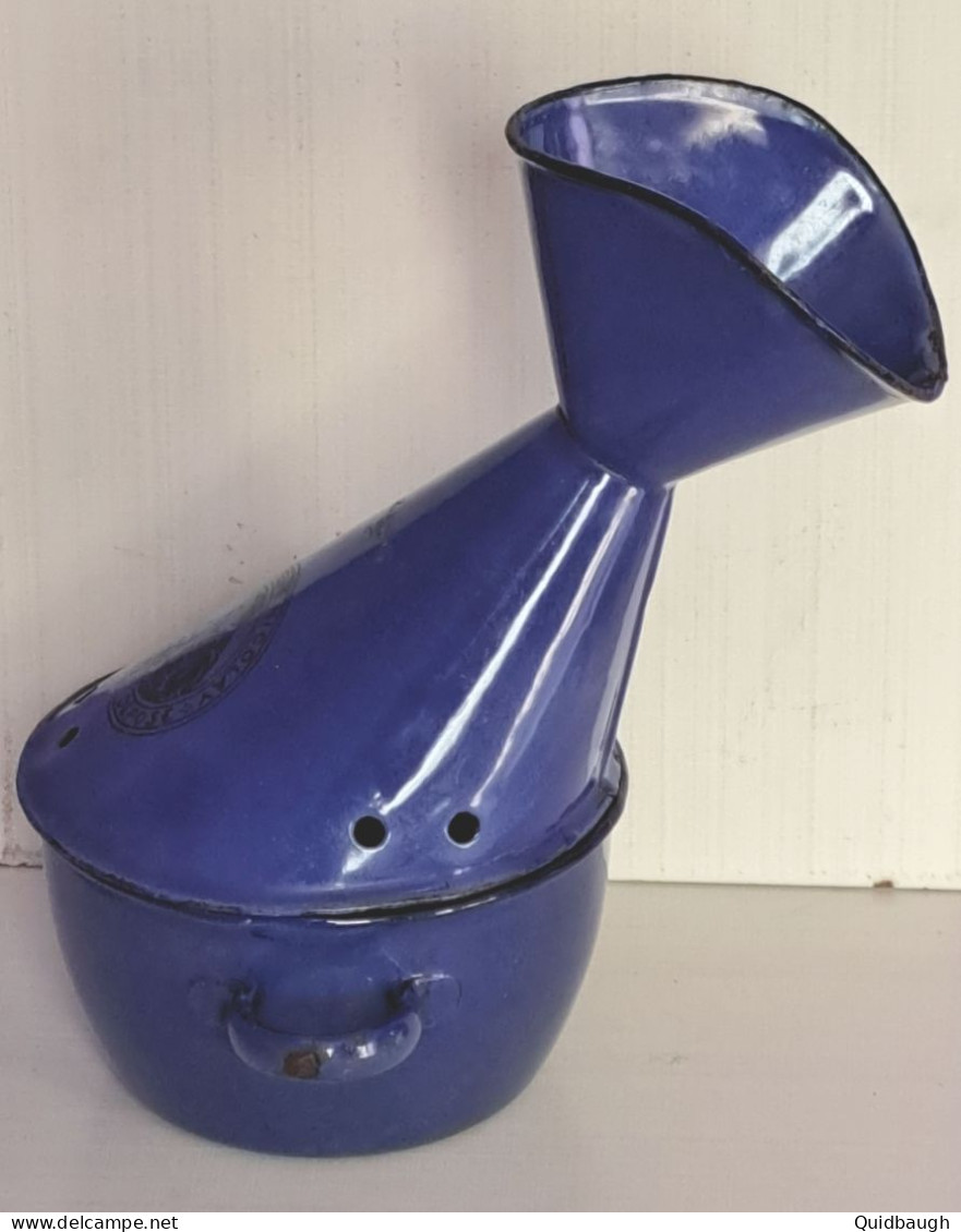 Très ancien inhalateur émaillé bleu