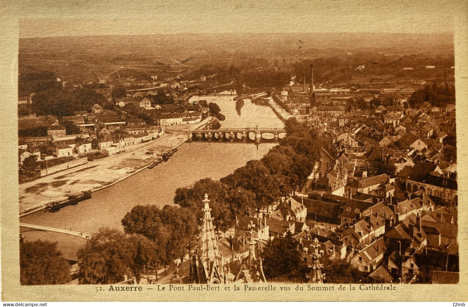 CPA (Yonne). AUXERRE. Le Pont Paul-Bert Et La Passerelle Vus Du Sommet De La Cathédrale - Auxerre