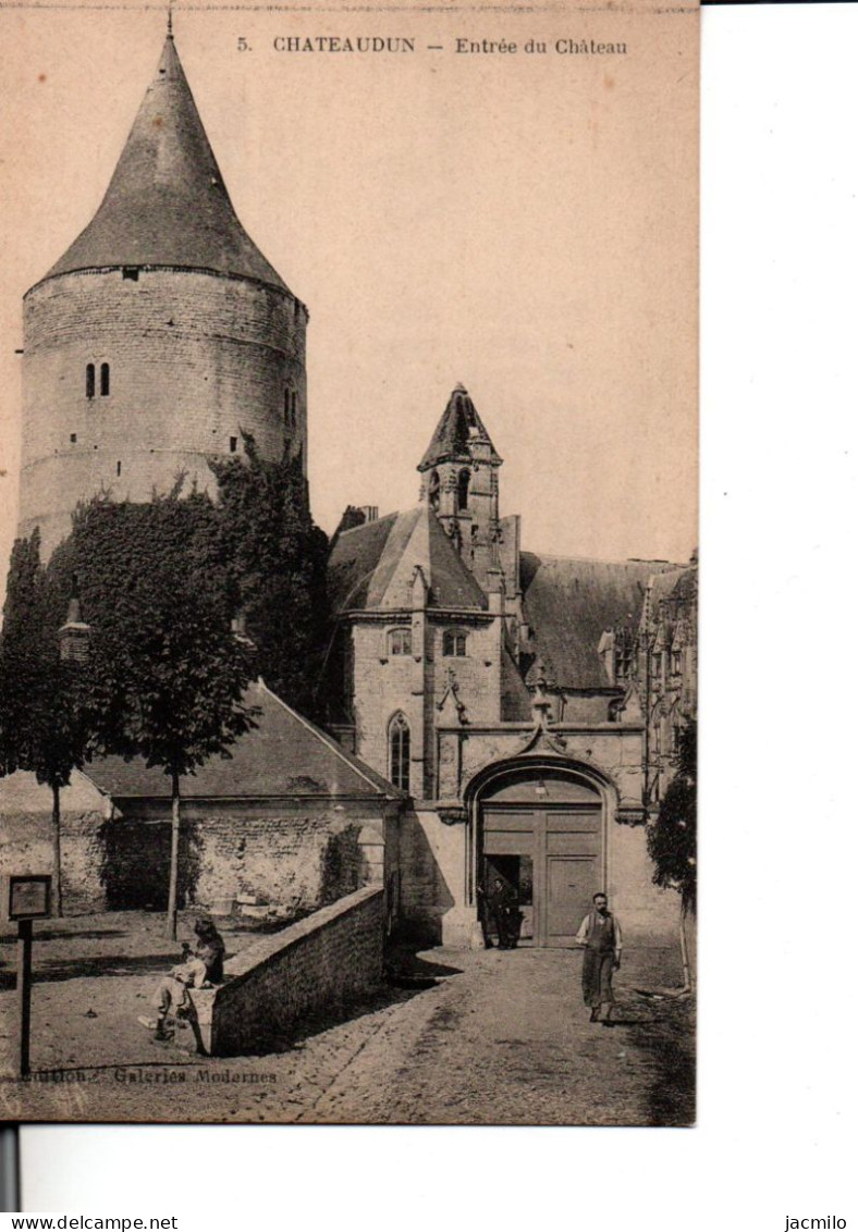 CHATEAUDUN.  Le Château.  10 Vues. Très Bon état.  Voir 10 SCANS - Chateaudun