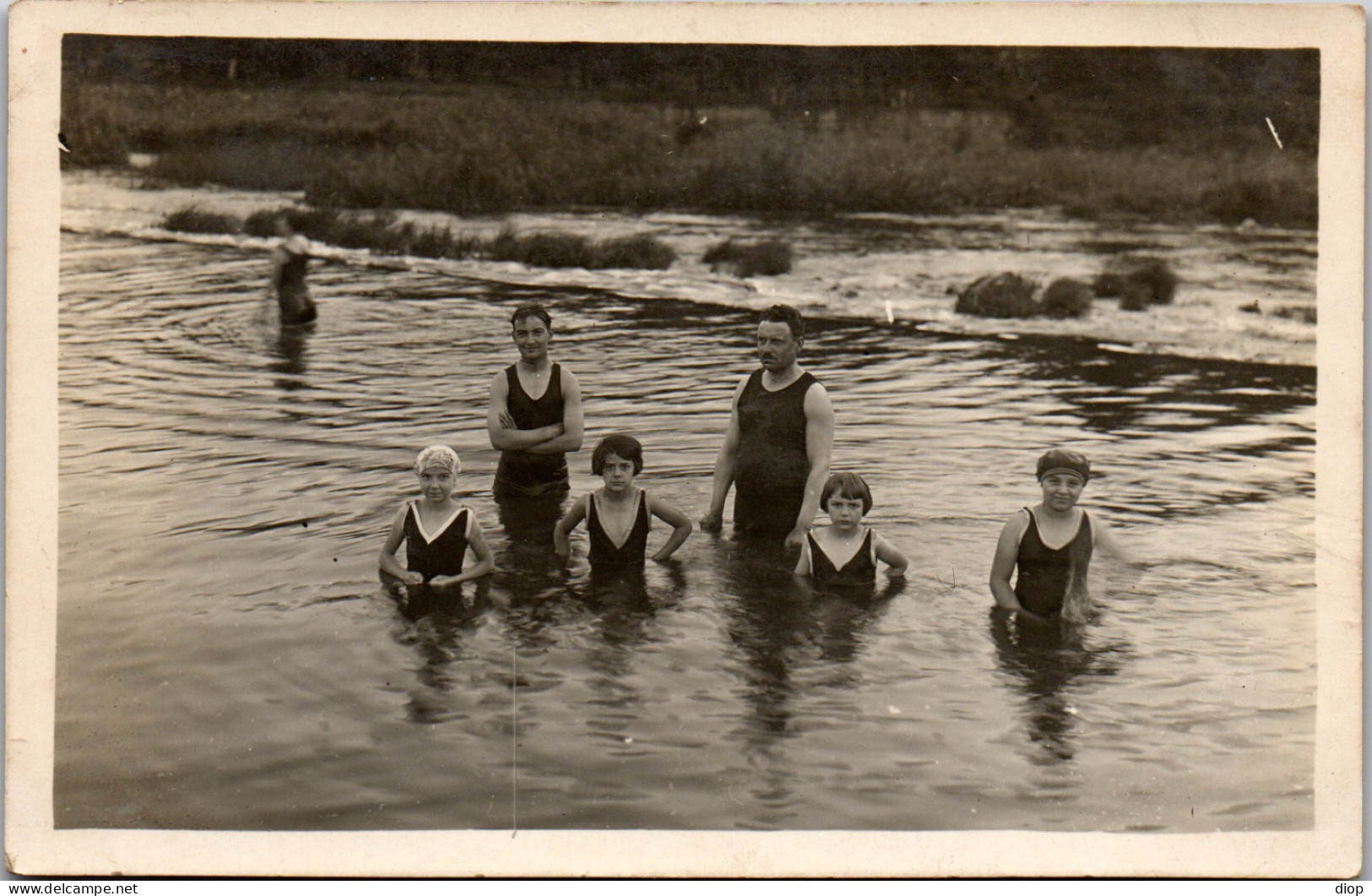 CP Carte Photo D&#039;&eacute;poque Photographie Vintage Plage Maillot De Bain Famille - Koppels