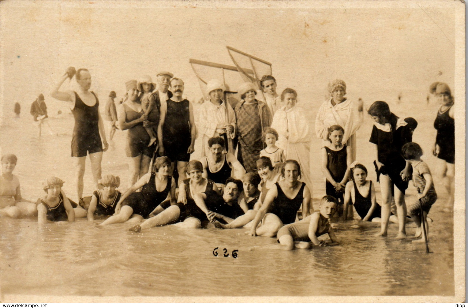 CP Carte Photo D&#039;&eacute;poque Photographie Vintage Plage Maillot De Bain Groupe P&ecirc;che - Couples