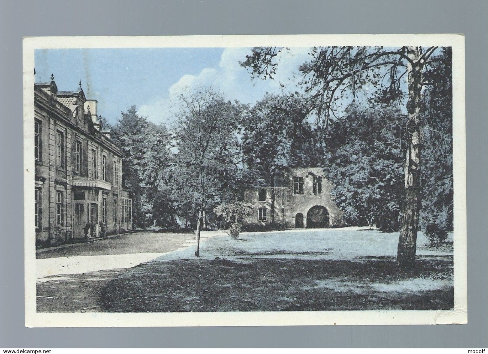 CPA - 52 - Bourbonne-les-Bains - La Cour Du Château - Circulée En 1952 - Bourbonne Les Bains