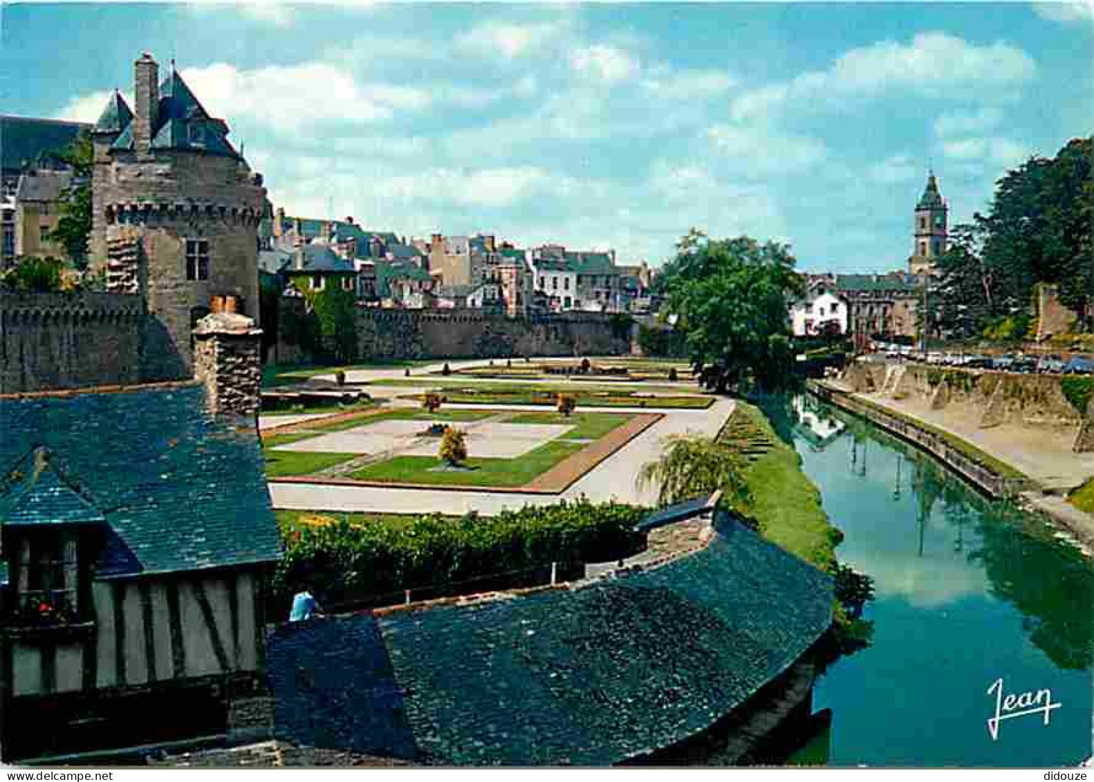 56 - Vannes - Le Château - Les Remparts - Au Fond L'Eglise Saint Patern - CPM - Voir Scans Recto-Verso - Vannes