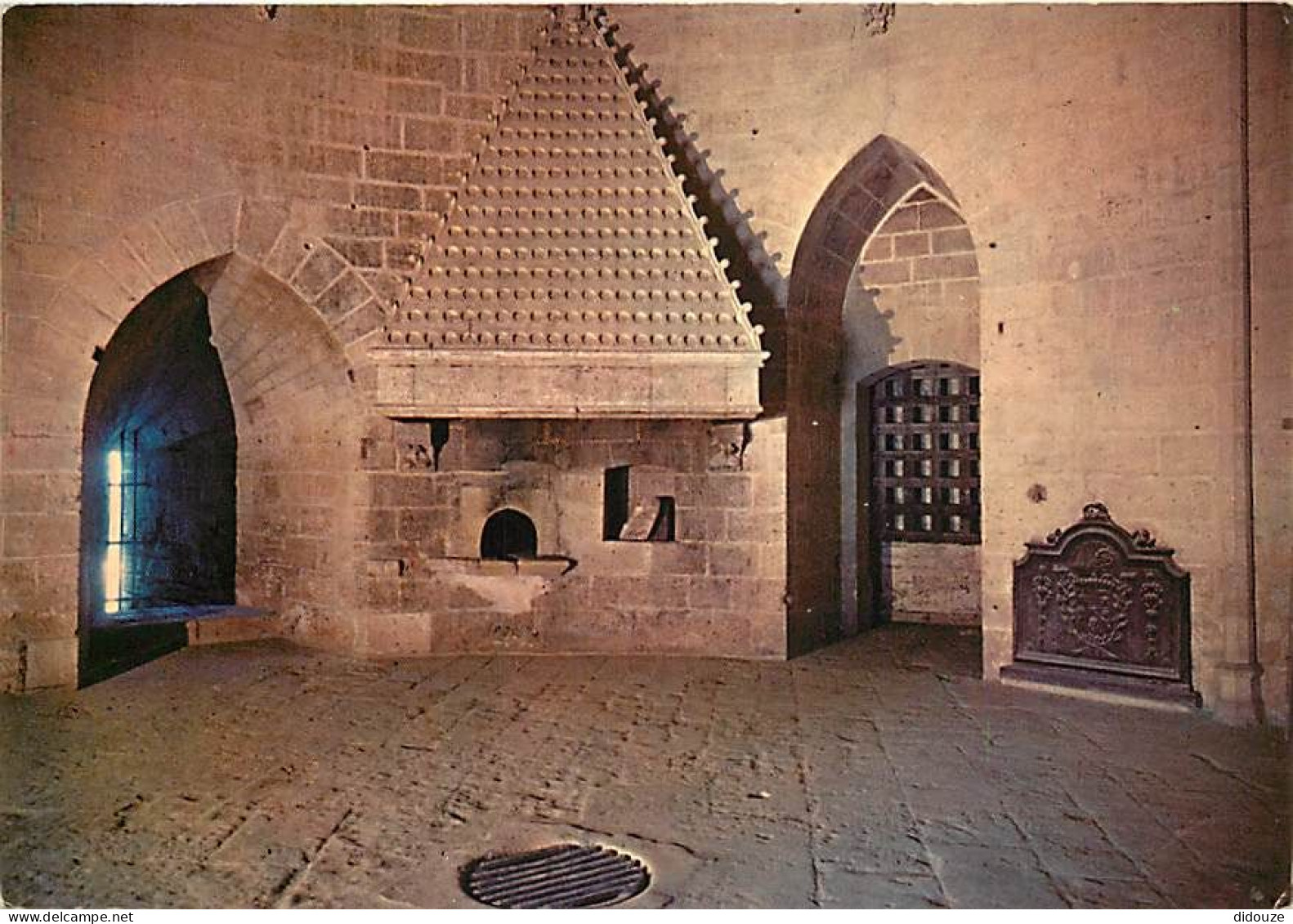 30 - Aigues Mortes - Intérieur De La Tour De Constance - La Salle Des Gardes - CPM - Voir Scans Recto-Verso - Aigues-Mortes