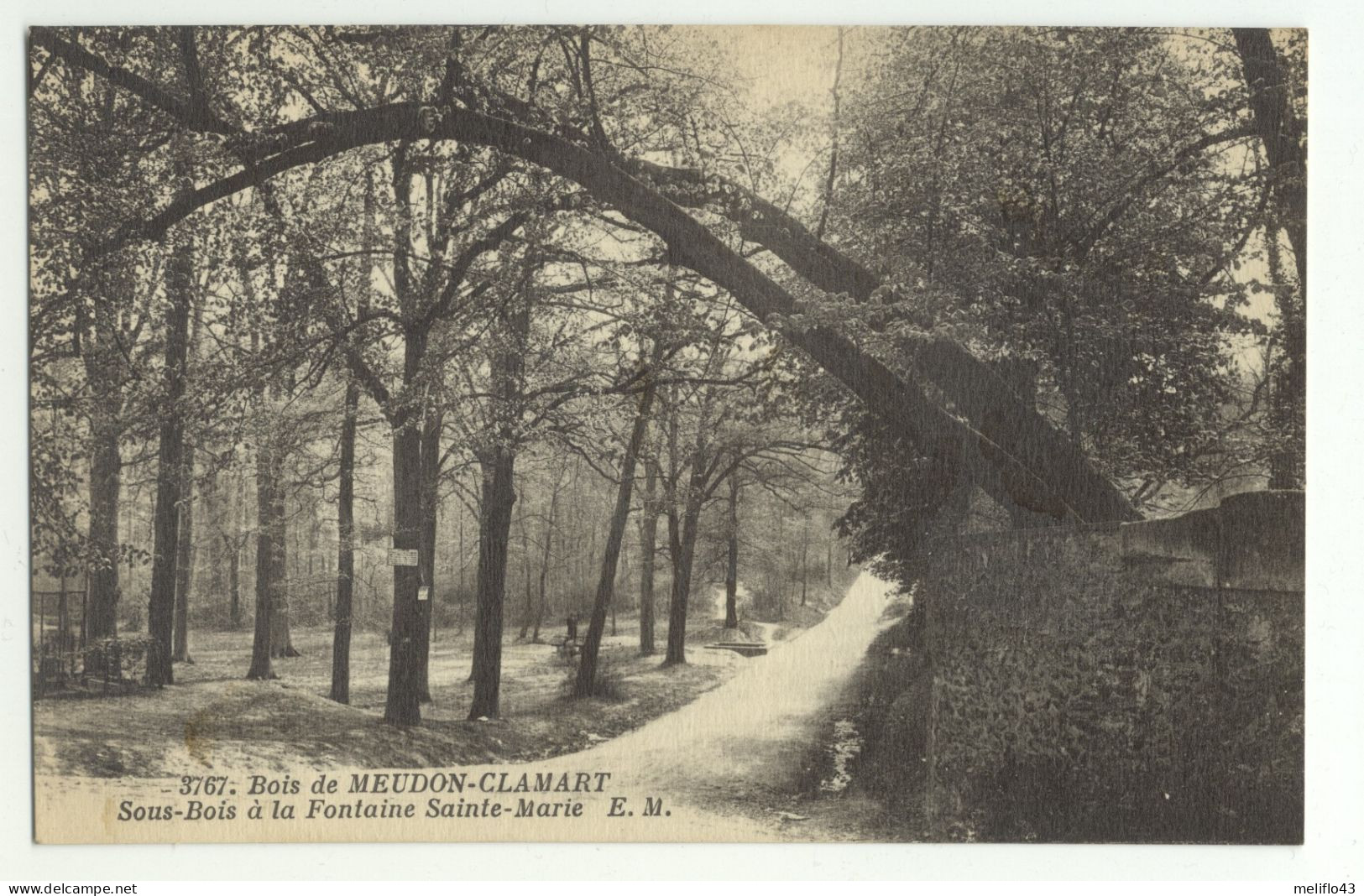 92/ CPA - Bois De Meudon Clamart - Sous Bois à La Fontaine Sainte Marie - Meudon