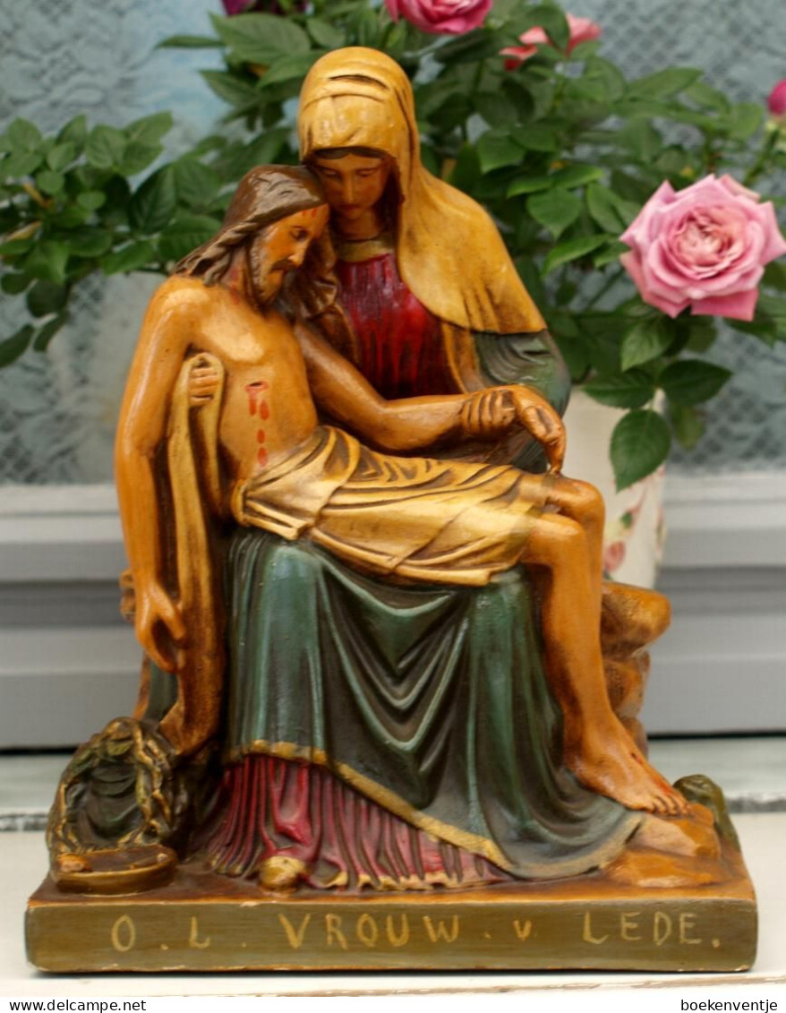 Onze Lieve Vrouw van Lede "De zoete nood Gods" Antiek beeld in krijtsteen