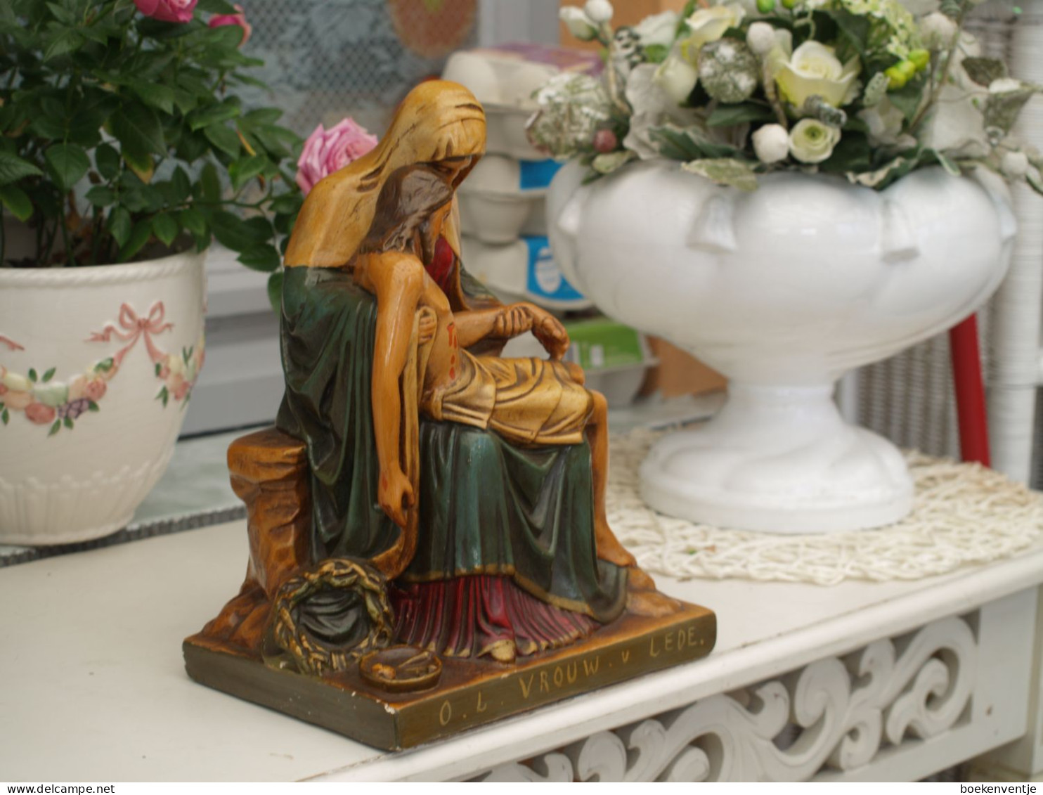 Onze Lieve Vrouw van Lede "De zoete nood Gods" Antiek beeld in krijtsteen