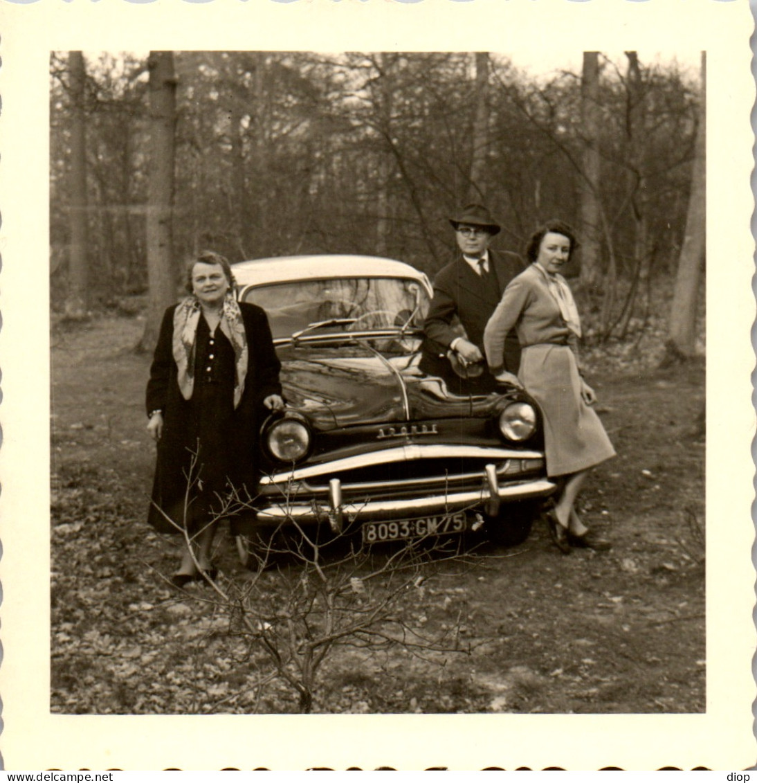 Photographie Photo Vintage Snapshot Amateur Automobile Voiture Aronde  - Cars