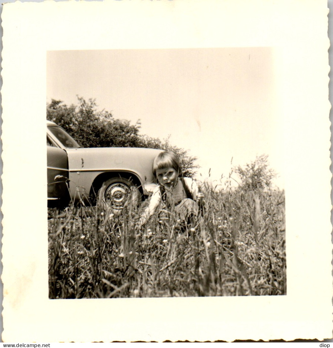 Photographie Photo Vintage Snapshot Amateur Automobile Voiture Auto - Lieux
