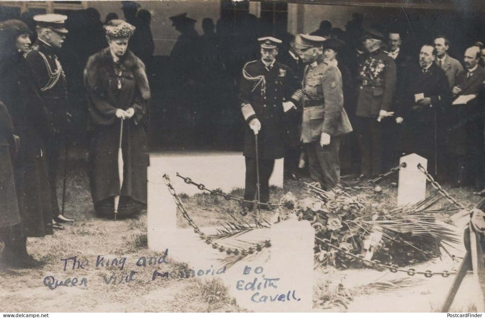 King George V Queen Mary Visit WW1 Nurse Edith Cavell Grave War Postcard - Croix-Rouge