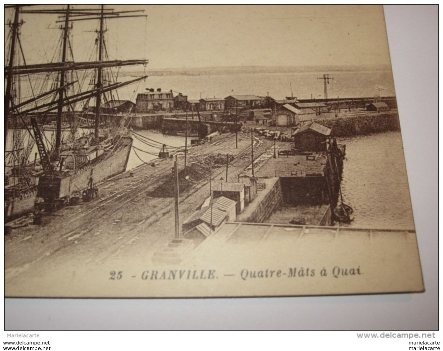 TEL11 -   DEPT 50 -  GRANVILLE Quatre Mâts à Quai  Est Ce Un Terres Neuvas  ? Bateau De Peche - Granville