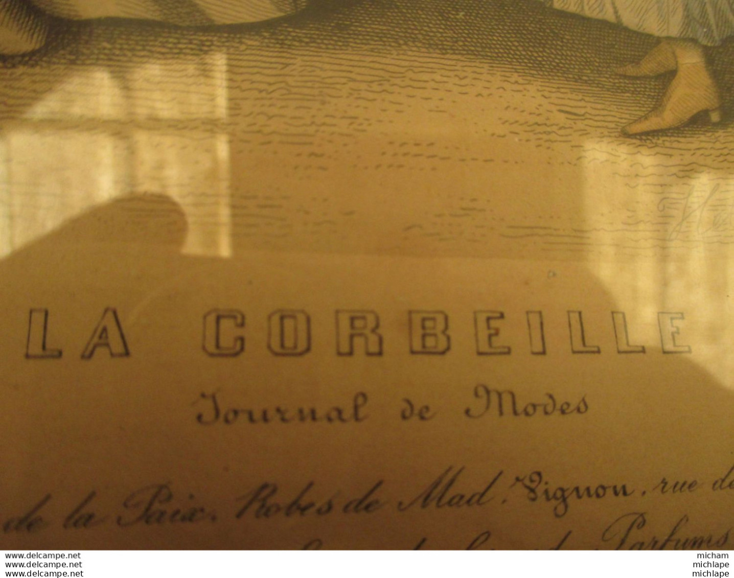Gravure  Sous Verre  - Cadre En Bois 21/27 Cm  - Gravure  De Mode En Couleurs  - La  Corbeille  1859 - Glas & Kristal