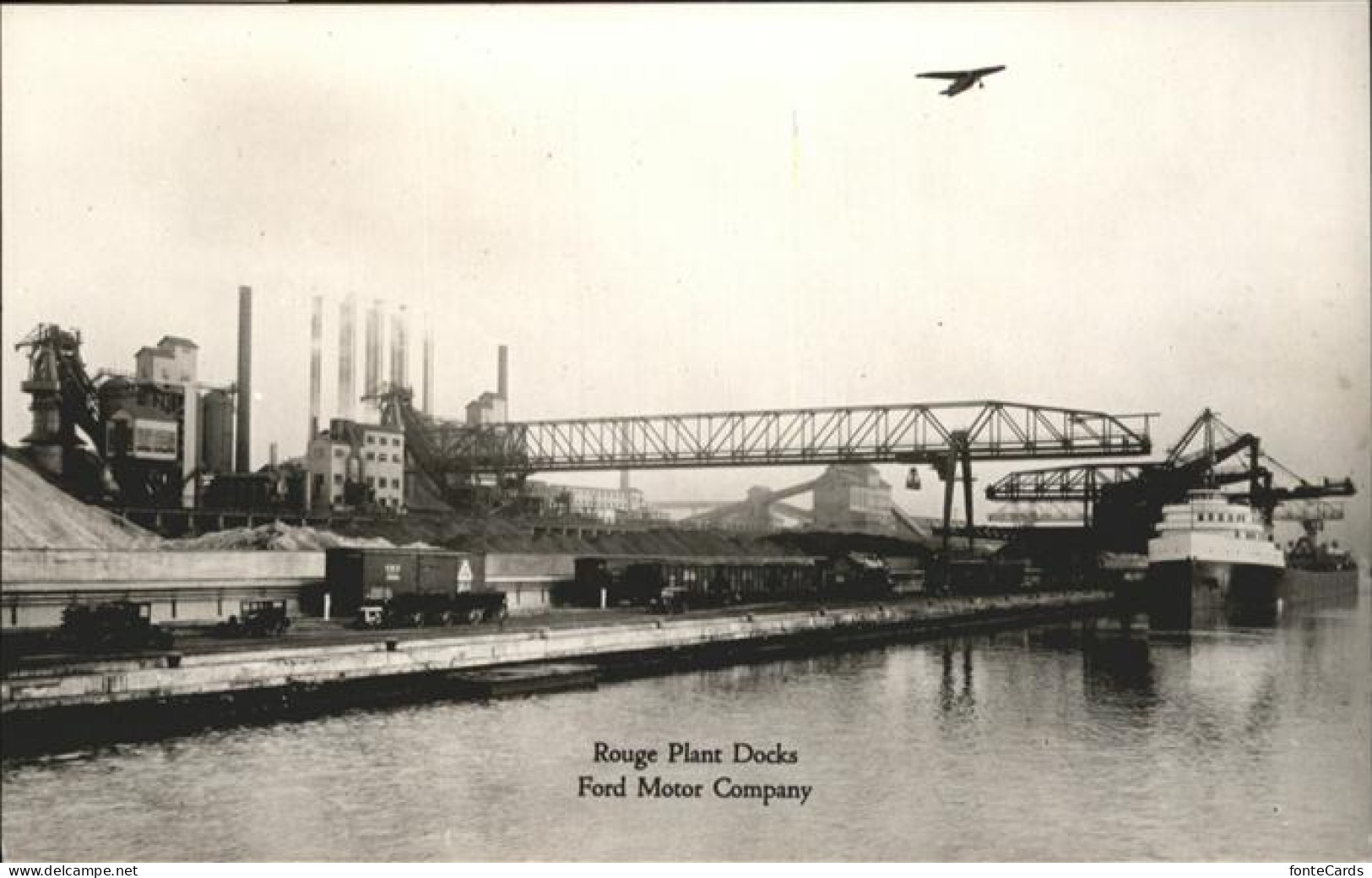 11031894 Dearborn_Michigan Rouge Plant Docks Ford Motor Company Schiff Flugzeug - Autres & Non Classés