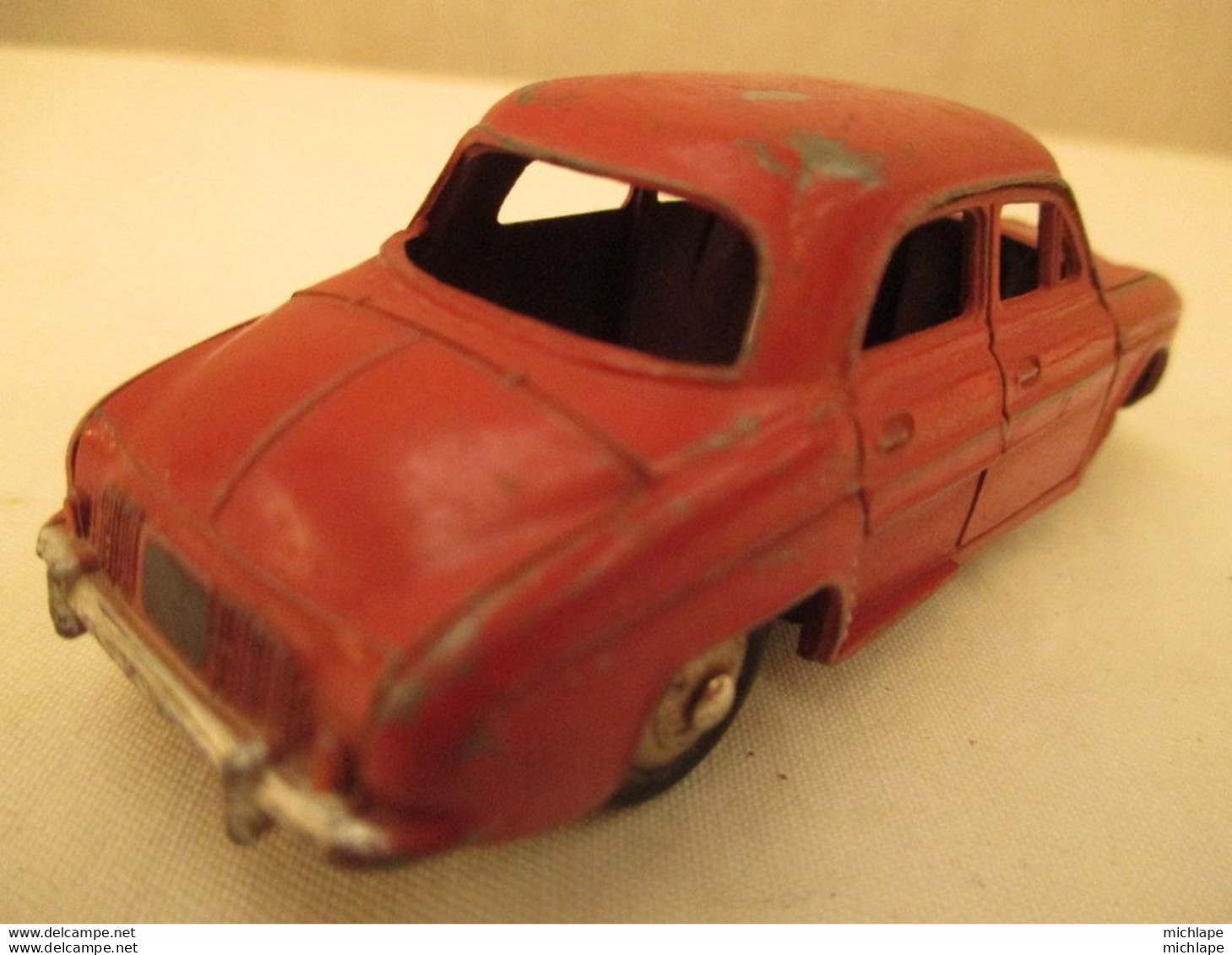 Model Réduit  1/43 Em  DINKY TOYS - RENAULT  -  Dauphine - Dinky