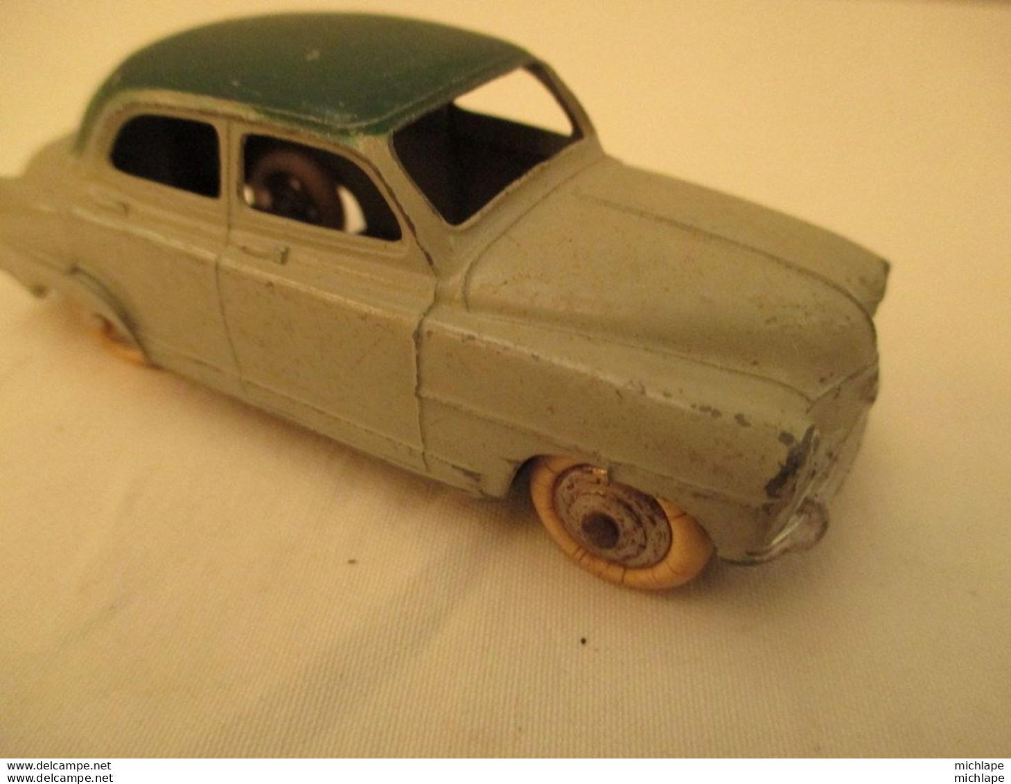 Model Réduit  1/43 Em  DINKY TOYS - SIMCA  - Aronde - Dinky