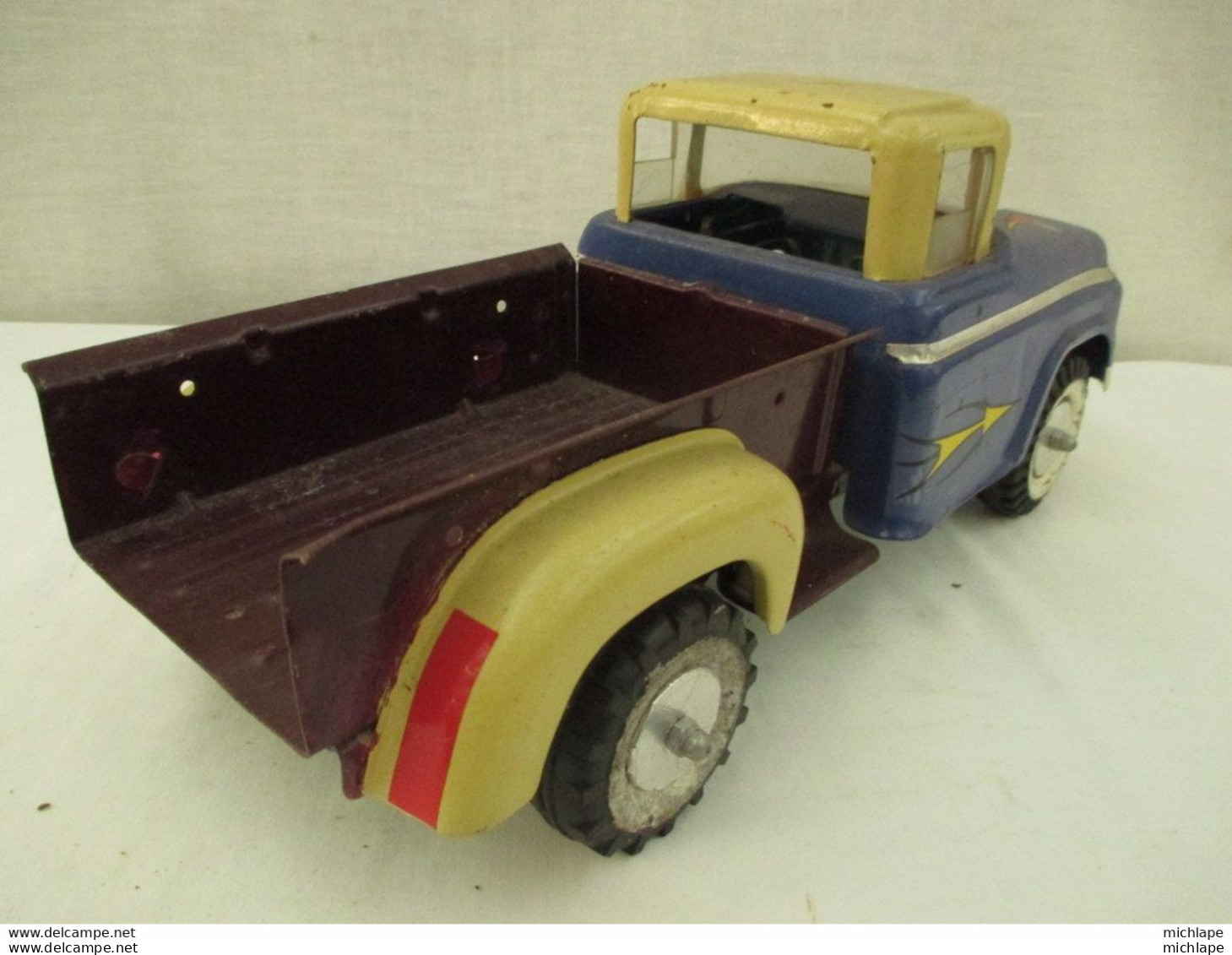 Model   Réduit   L 32 Cm  Voiture - Camion - Fourgon  En  Tôle    Marquage  Illisible  Poids 800 Gr - Sonstige & Ohne Zuordnung