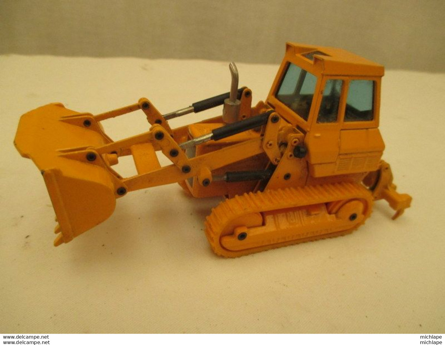 Miniature 1/43 - CATERPILLAR  955   - J O A L    Peinture D'origine Comme Neuf - Joal