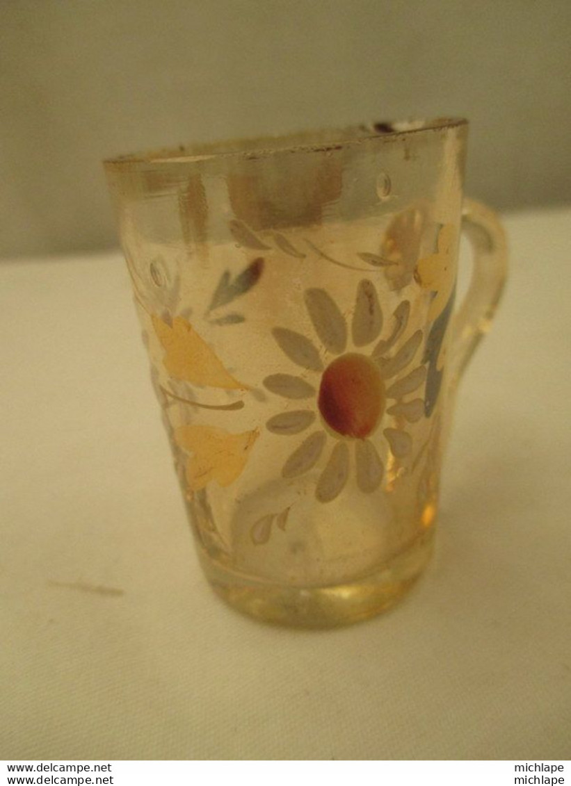 Beau  Petit Verre De Collection -   émaillé  En Relief Décor De Fleurs - Glass & Crystal