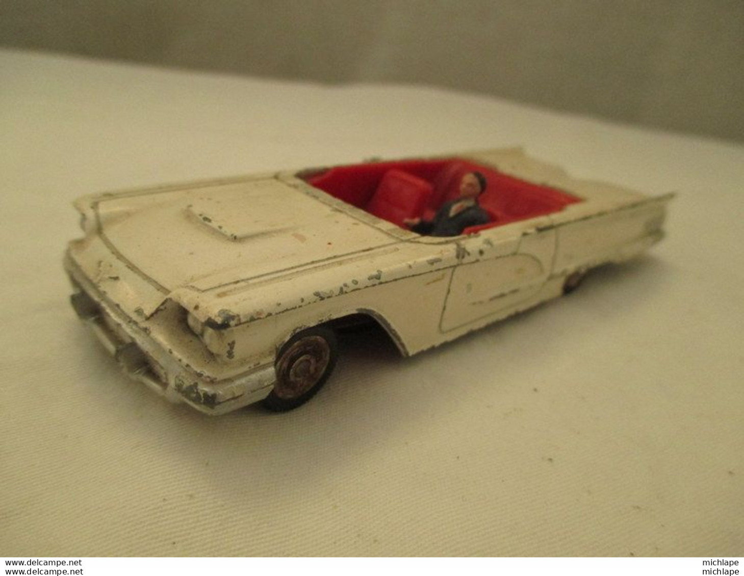 Voiture  Miniature 1/43 Em DINKY TOYS  -  FORD  TUNDERBIRD- Vendue Pour Pieces - Dinky