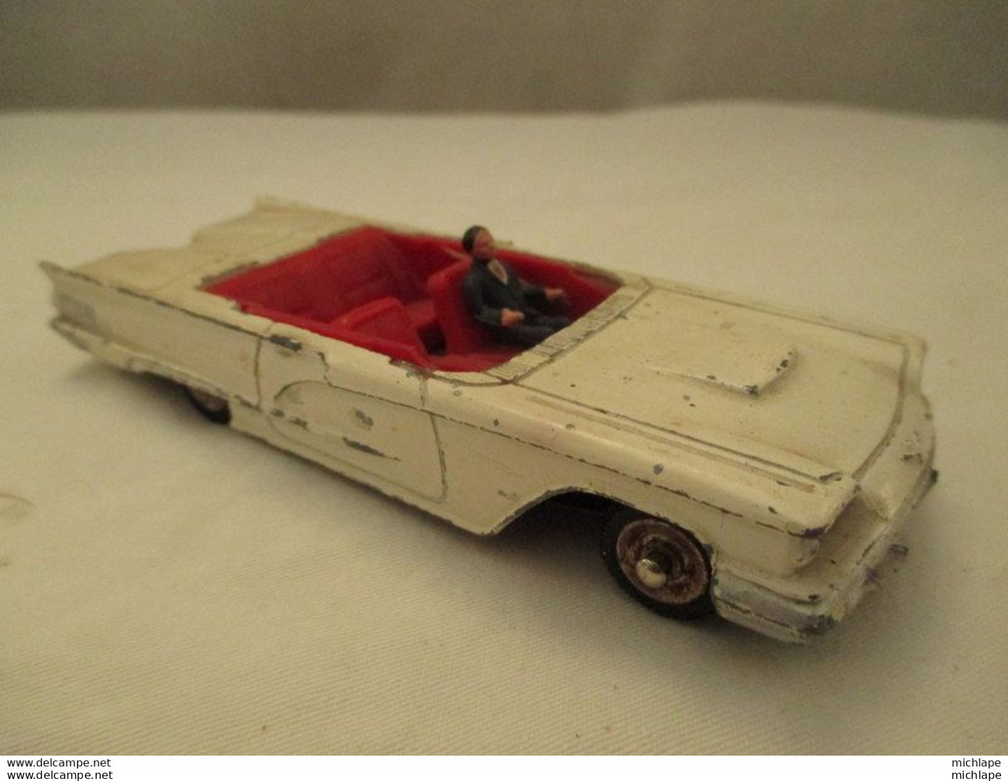Voiture  Miniature 1/43 Em DINKY TOYS  -  FORD  TUNDERBIRD- Vendue Pour Pieces - Dinky