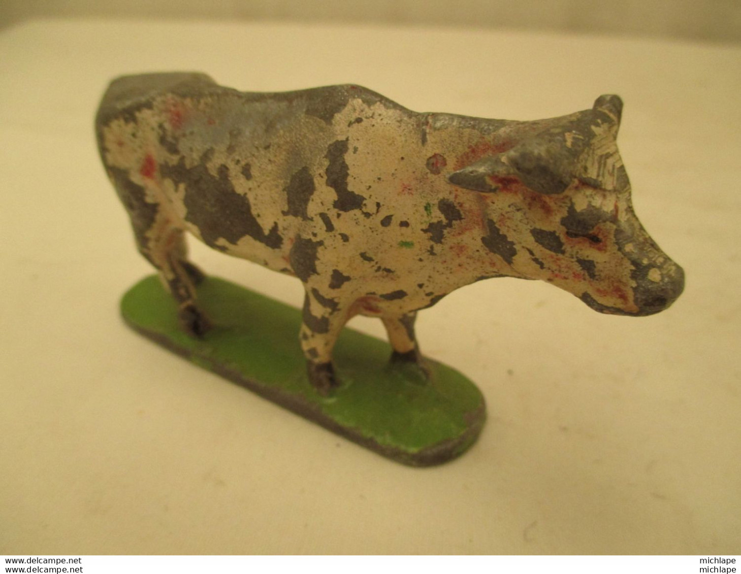 Une Vache    Kiralu - Toy Memorabilia