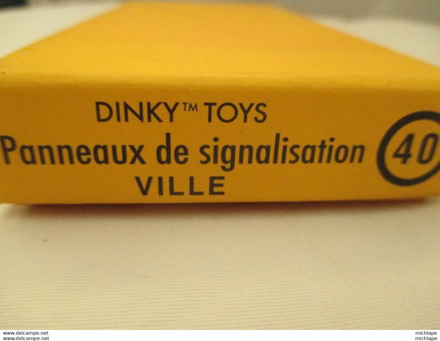 Voiture  Miniature 1/43 Em  DINKY TOYS -  ATLAS - BOITE DE PANNEAUX - Dinky