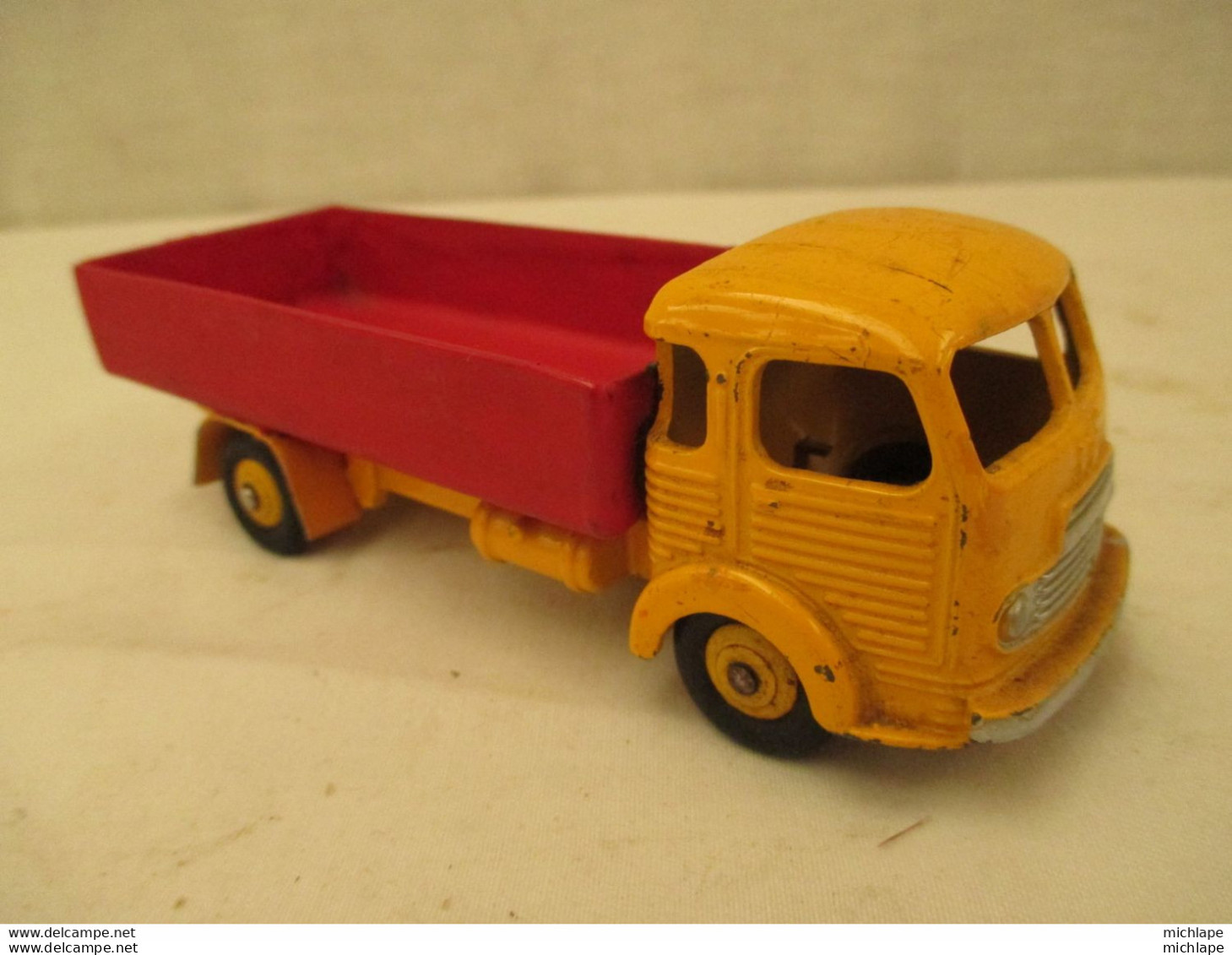VOITURE - MINIATURE - CAMION SIMCA CARGO - DINKY  TOYS - - Dinky