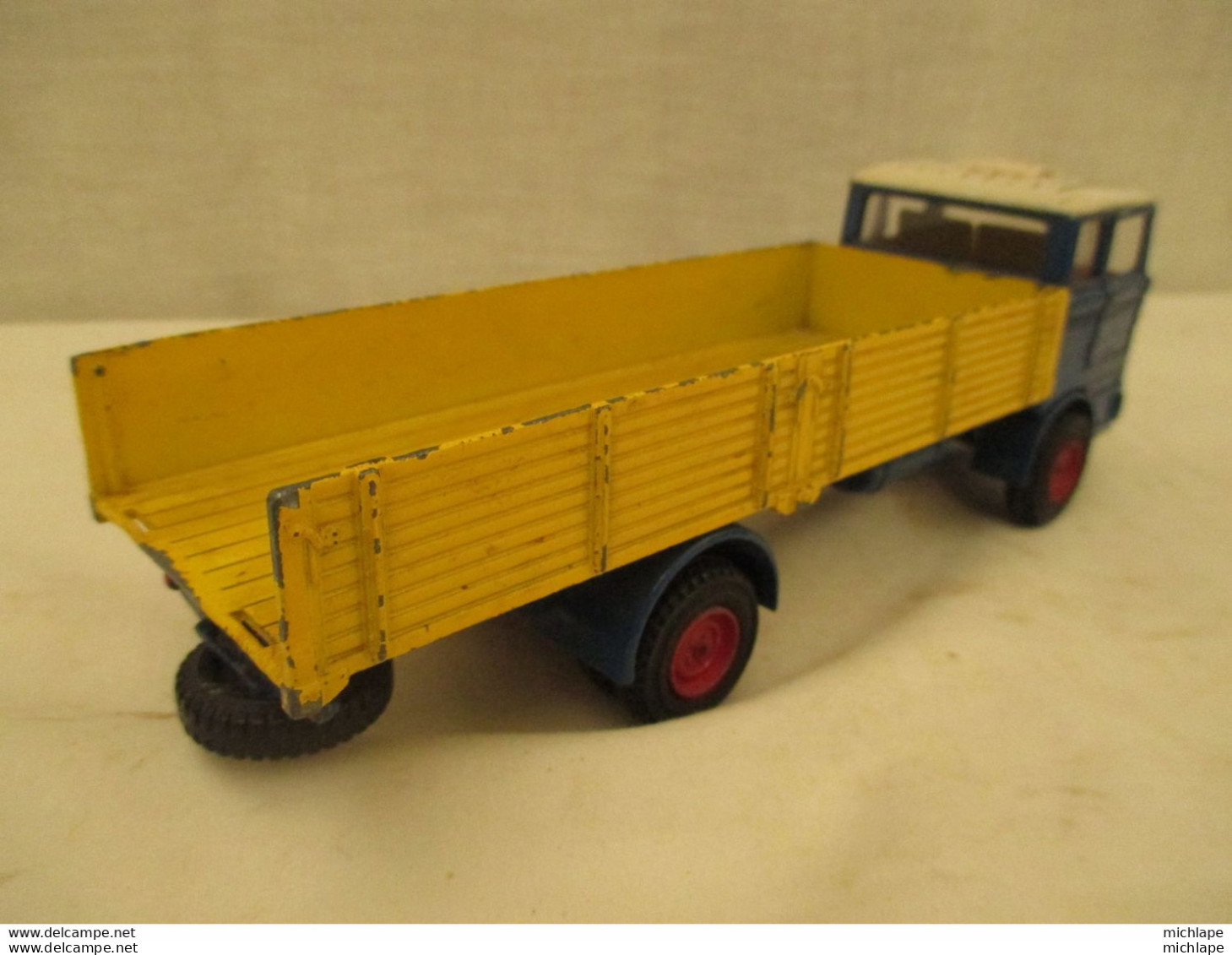 VOITURE - MINIATURE - CAMION - DINKY TOYS - MERCEDES BENZ - Dinky