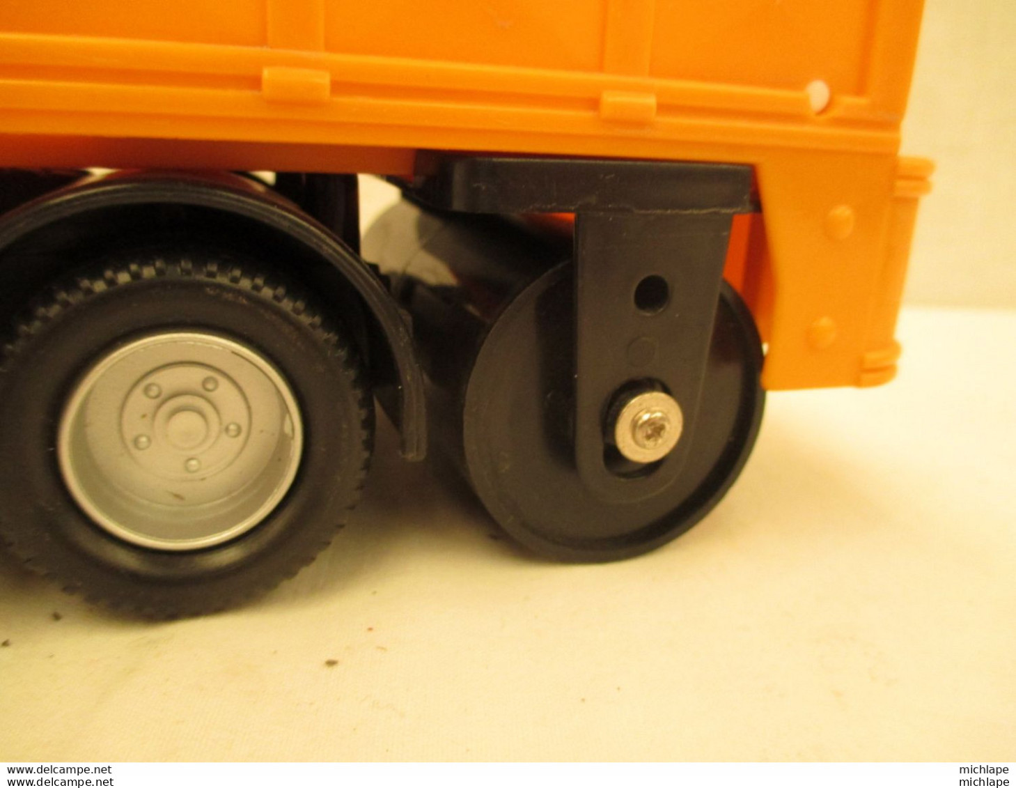 camion de chantier miniature - moteur a friction fonctionne - 30 cm sur 10 cm