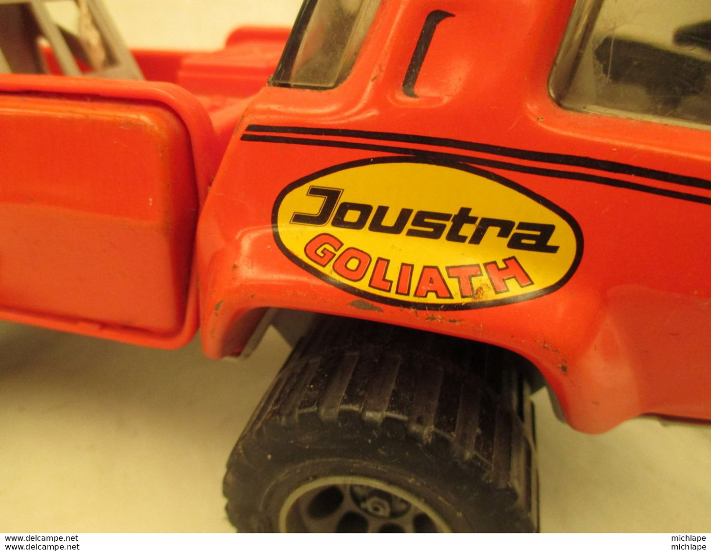 Camion Grue Miniature En Tole Et Plastique - JOUSTRA - Goliath - Roule - 28 Cm Sur 11 Cm - 700 Gr - Other & Unclassified