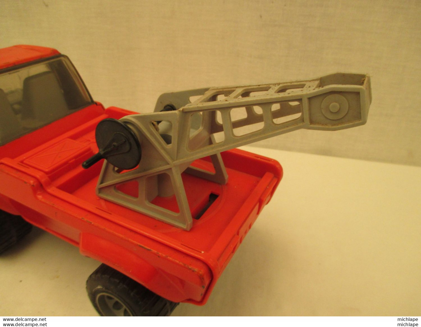 camion grue miniature en tole et plastique - JOUSTRA - goliath - roule - 28 cm sur 11 cm - 700 gr