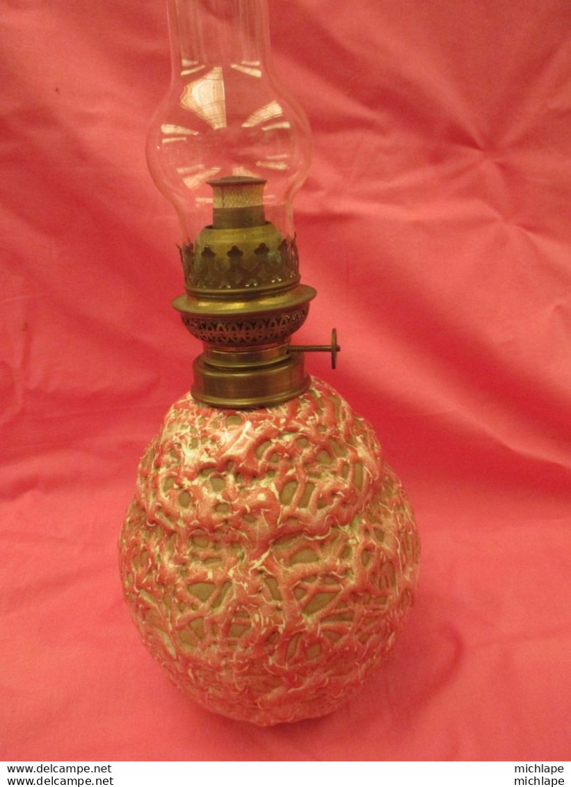 Belle Lampe A Pétrole En Faïence -1930 - Fonctionne - Hauteur 30 Cm Sans Le Verre  Diametre 16cm - Pop Art