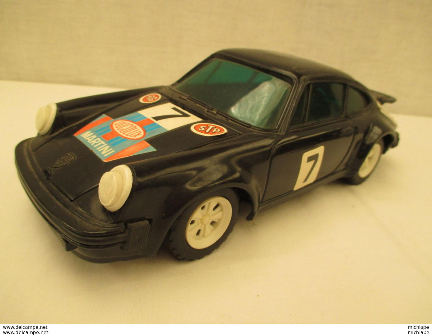 Voiture 1/18 Em  NON CLASSE - ?? Poste Radio - Andere & Zonder Classificatie