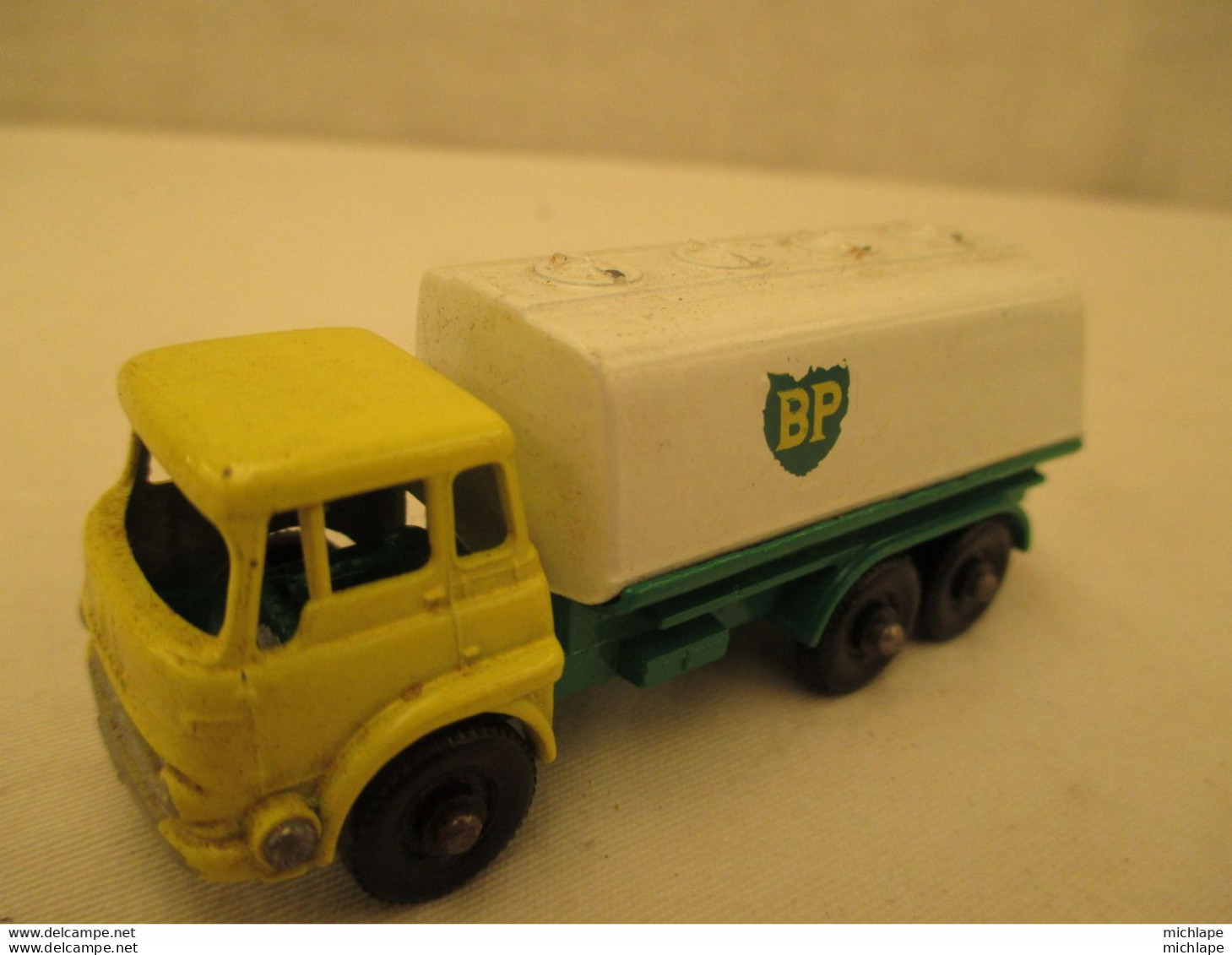 Miniature  1/72 Em -     CAMION   - LESNEY -  PETROL  TANKER - Lesney