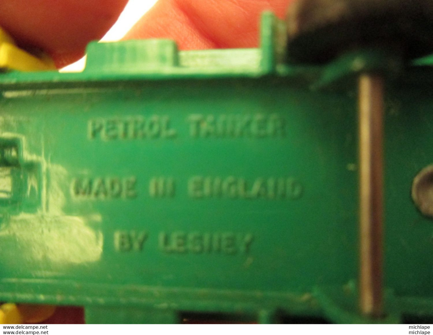 Miniature  1/72 Em -     CAMION   - LESNEY -  PETROL  TANKER - Lesney