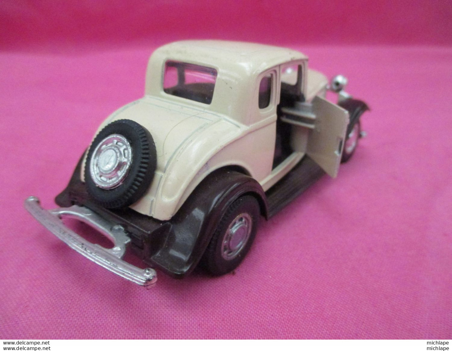 Miniature   Voiture   -1/36em -   YATMIN - FORD  COUPE - Massstab 1:32