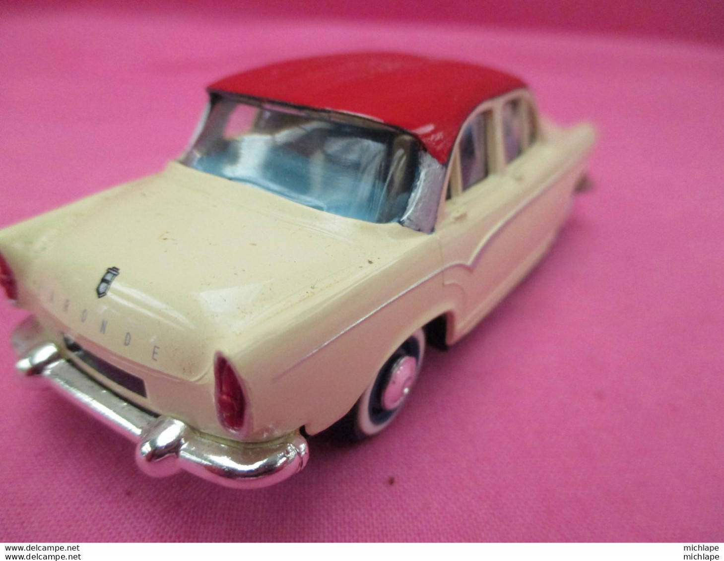 Miniature   Voiture   -1/43em - NOREV -  SIMCA  ARONDE - Norev