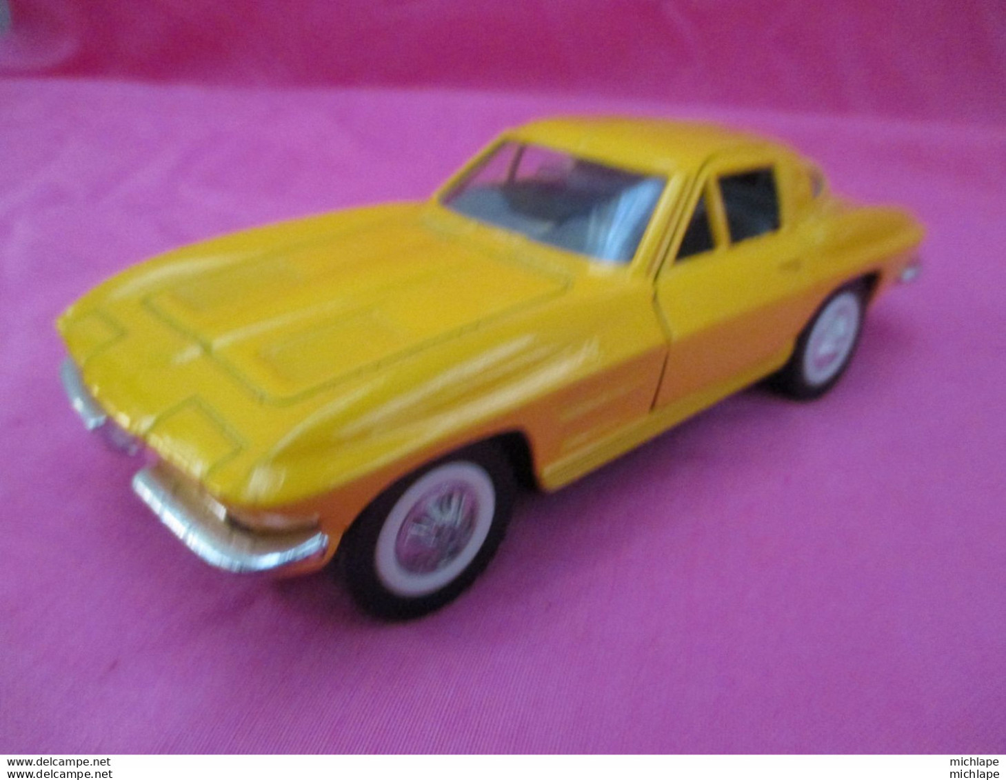 Miniature -  -1/32 Em -voiture    -  MAJORETTE - CORVETTE STING RAY 53 - Massstab 1:32