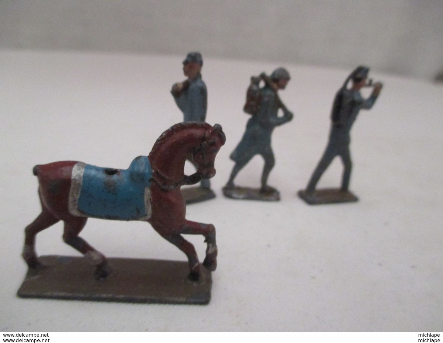 Lot 3 Petits Soldats De Plomb H 4 Cm + Un Petit Cheval  H 3 Cm (plomb ) - Jouet Du Début 20 Em - Antikspielzeug