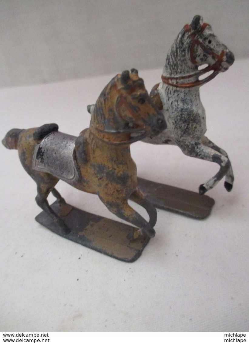 Militaire -  2 Chevaux En Plomb - Jouet Du Début 20 Em - Toy Memorabilia