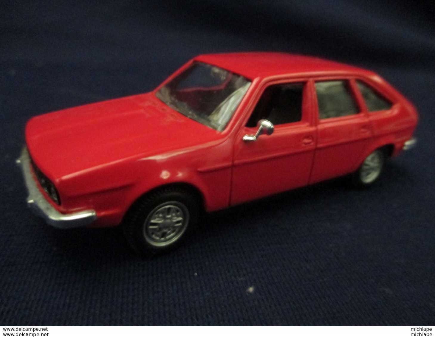 Miniature - 1/43 Em   Voiture - NOREV -  RENAULT 30 - Norev