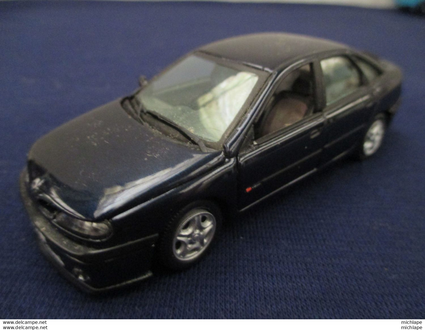 Miniature -1/43 Em -  Voiture    -  VITESSE  -  RENAULT  LAGUNA   - - Vitesse